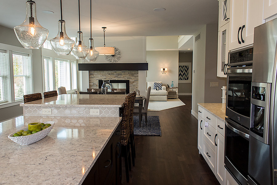 Kitchen - transitional kitchen idea in Grand Rapids