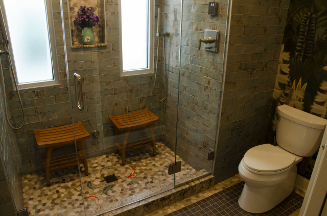 Beautiful Bath Update for Historic Tudor Steam Shower amerikansk-craftsman-badevaerelse