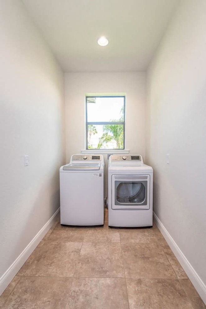 Example of a transitional home design design in Miami