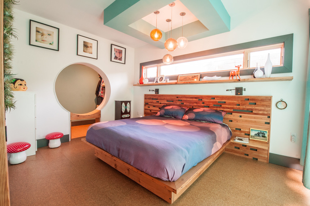 Design ideas for a midcentury bedroom in Portland.