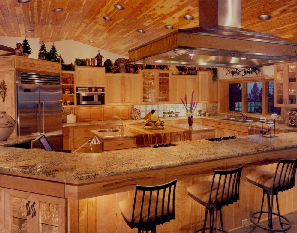 Design ideas for a large country u-shaped separate kitchen in Seattle with an undermount sink, shaker cabinets, light wood cabinets, granite benchtops, white splashback, ceramic splashback, stainless steel appliances, slate floors and with island.