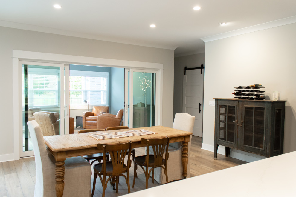 Kitchen - transitional kitchen idea in Grand Rapids