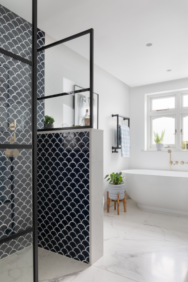 Main bathroom N2