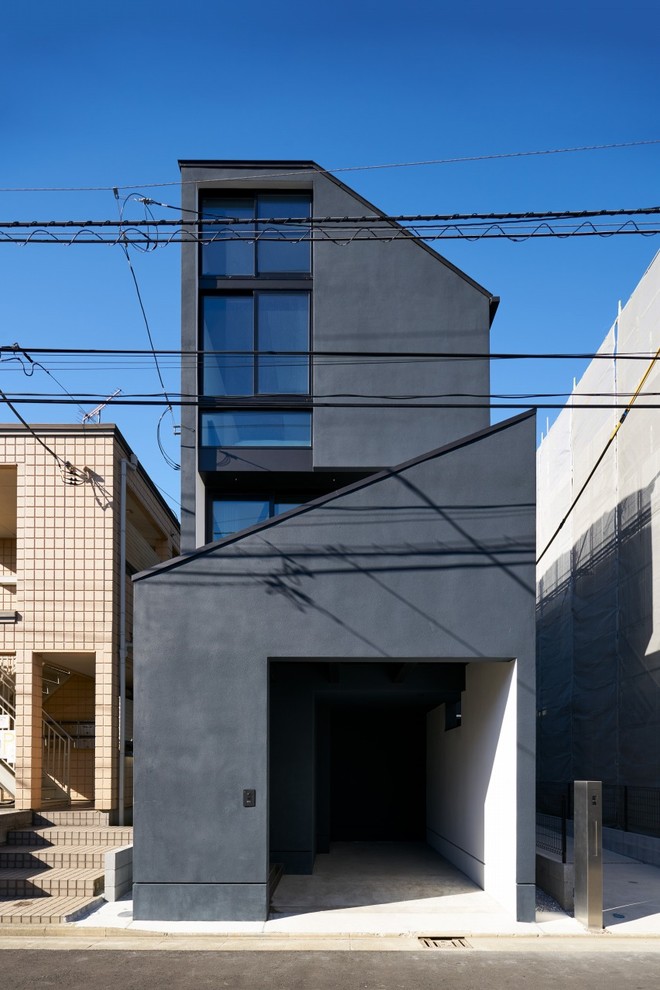 Inspiration for a contemporary three-storey grey house exterior in Tokyo with a shed roof.