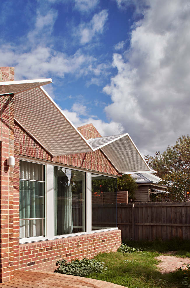 Inspiration for a contemporary one-storey exterior in Melbourne.