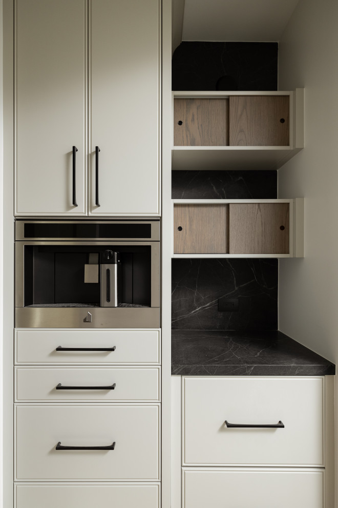 Kitchen - transitional kitchen idea in Phoenix