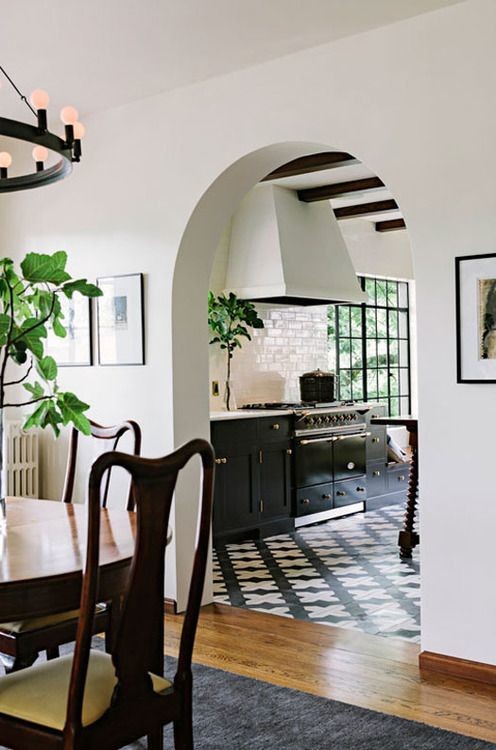 Example of a transitional kitchen design in St Louis