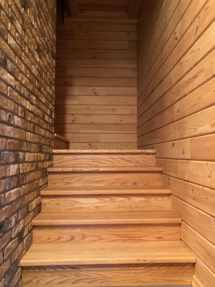 Mid-sized scandinavian wood u-shaped staircase in Moscow with wood risers and wood railing.