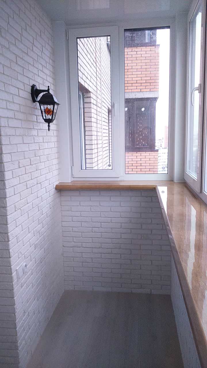 Замена остекления, утепление и отделка балкона декоративным камнем