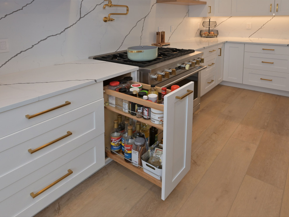 Transitional kitchen photo in Seattle