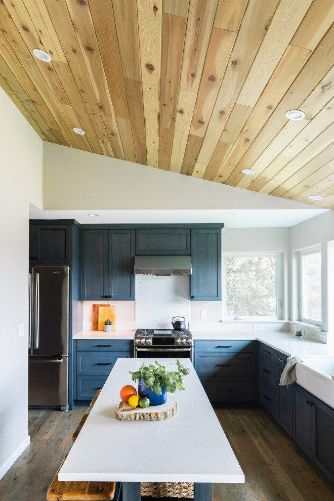 Transitional kitchen photo in Seattle