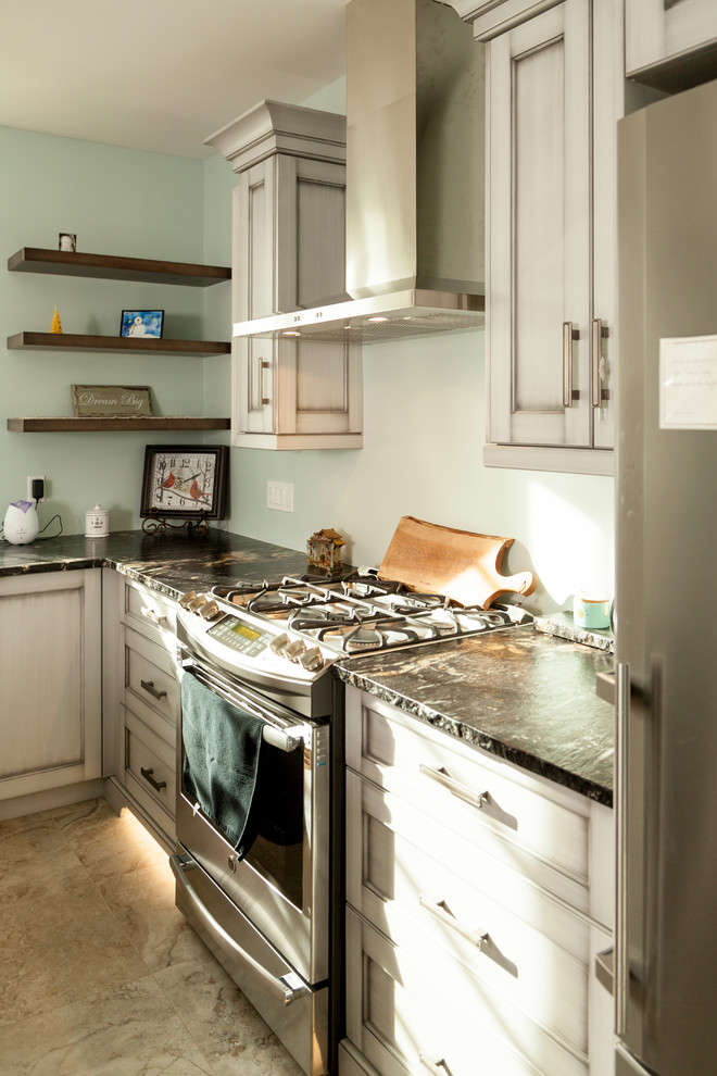 Transitional kitchen photo in Toronto