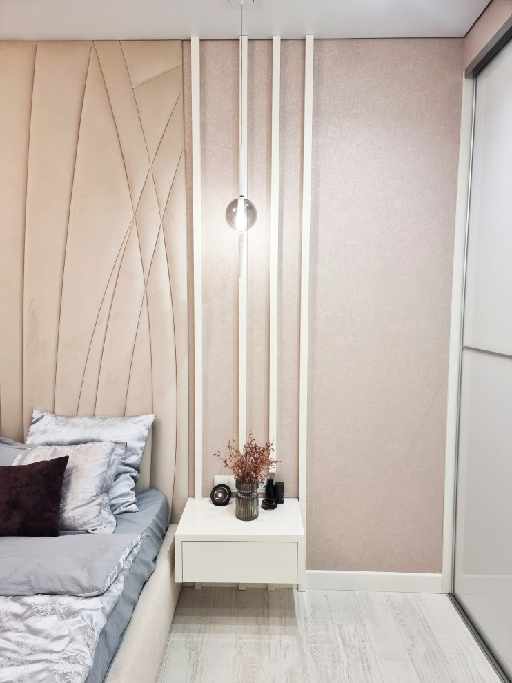 Реализованный проект спальни с мягкой панелью