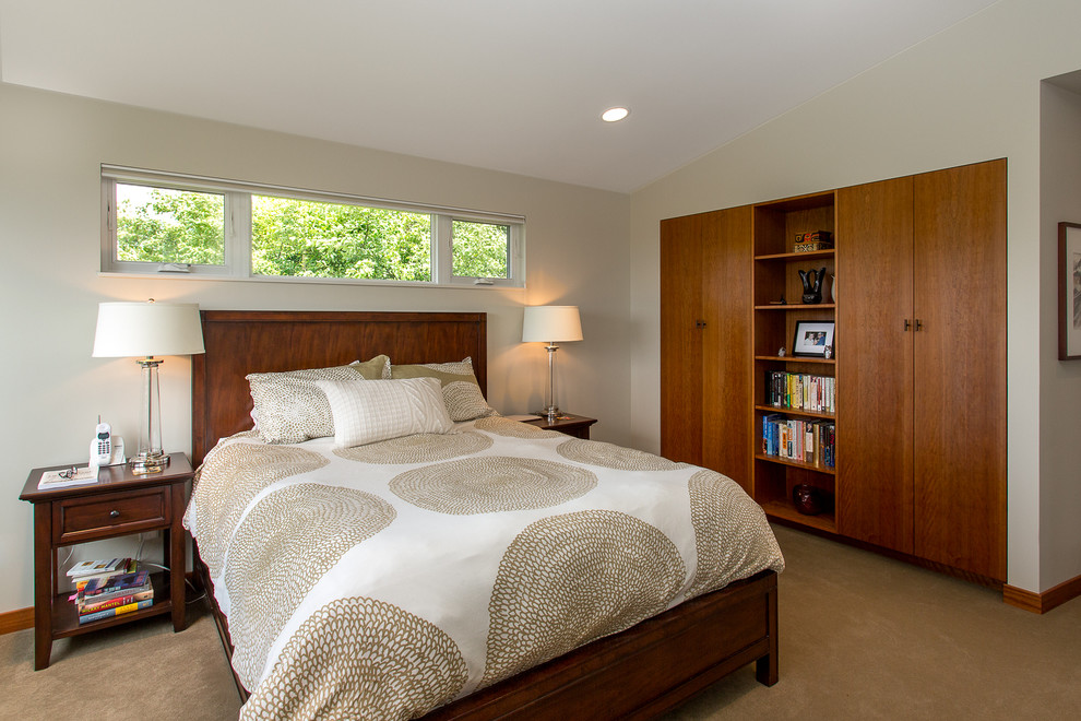 Design ideas for a mid-sized modern bedroom in Seattle with beige walls, carpet and no fireplace.