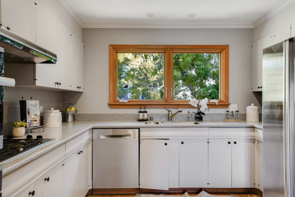 Inspiration for a mid-sized transitional l-shaped enclosed kitchen remodel in San Francisco with no island