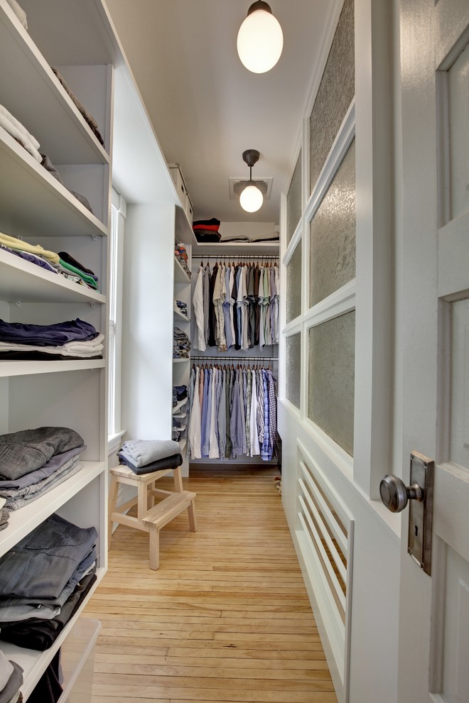 Inspiration for a traditional storage and wardrobe in Minneapolis.
