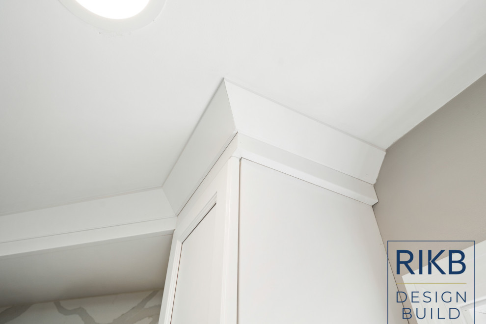 Example of a transitional home design design in Providence