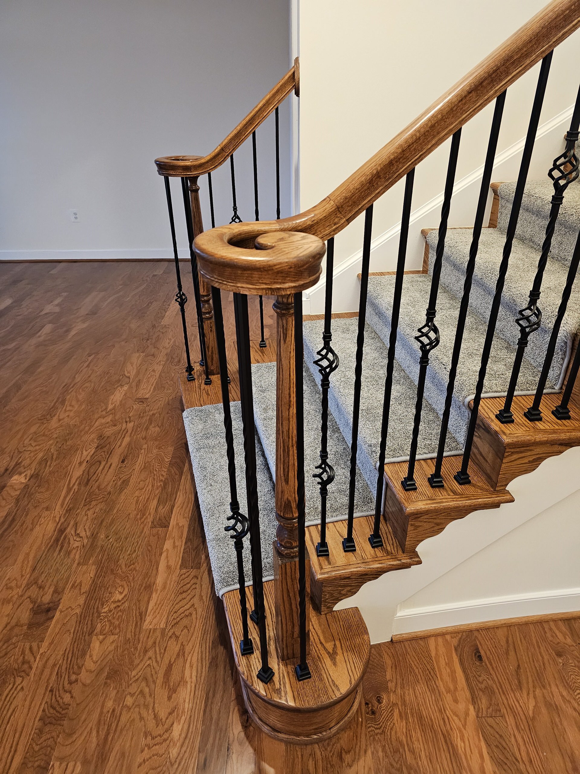 128_Grand Entryway Elliptical Staircase, Nokesville, VA 20181