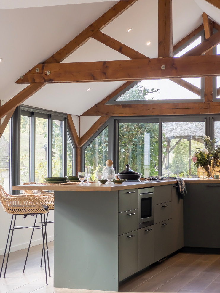 Dans le Vexin, une véranda transformée en cuisine