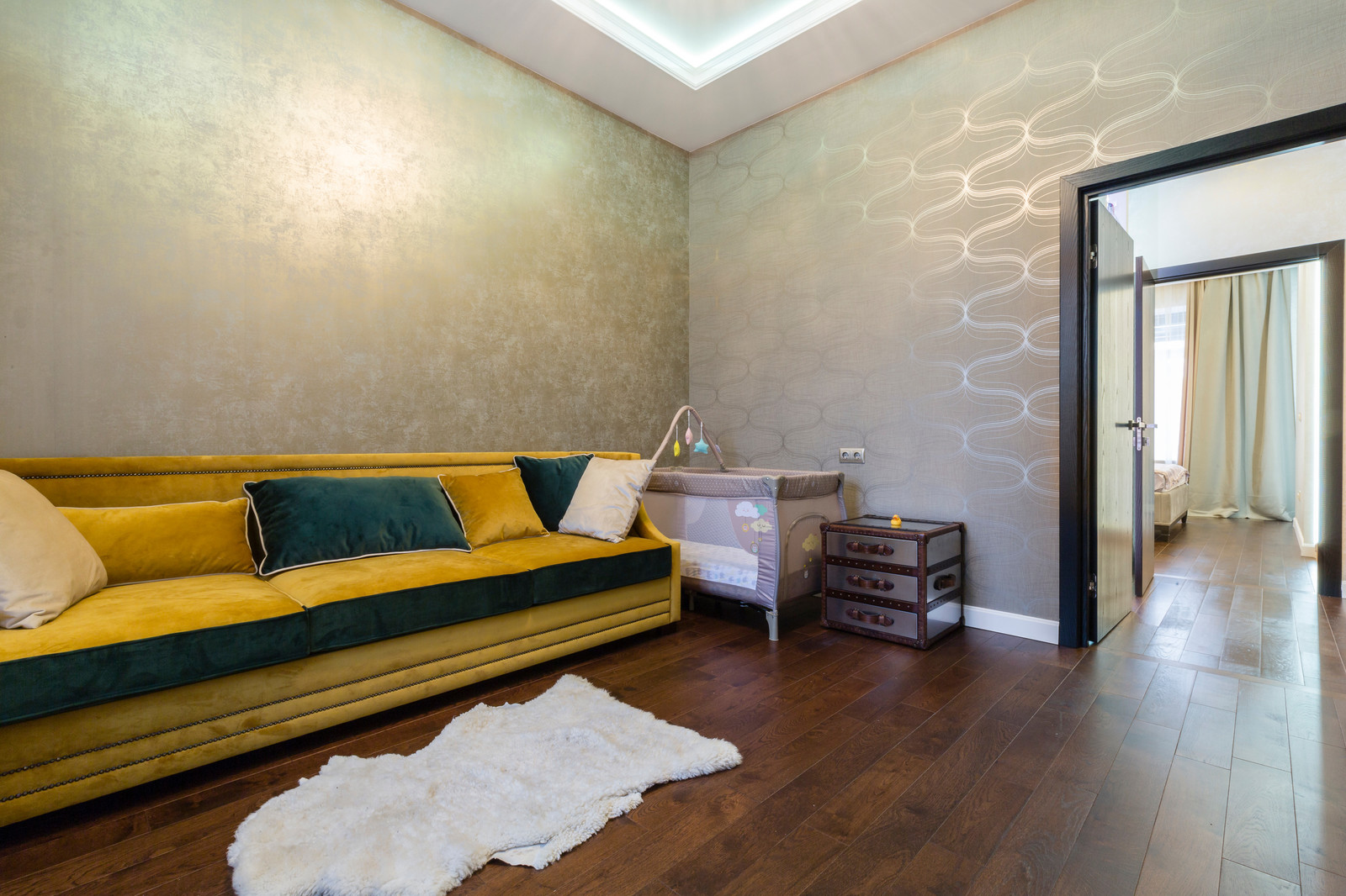 STYLISH LUX APARTMENT IN THE HEART OF THE CITY