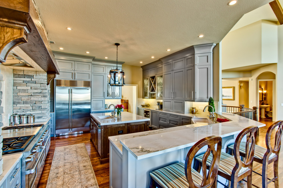 Kitchen - transitional kitchen idea in Denver