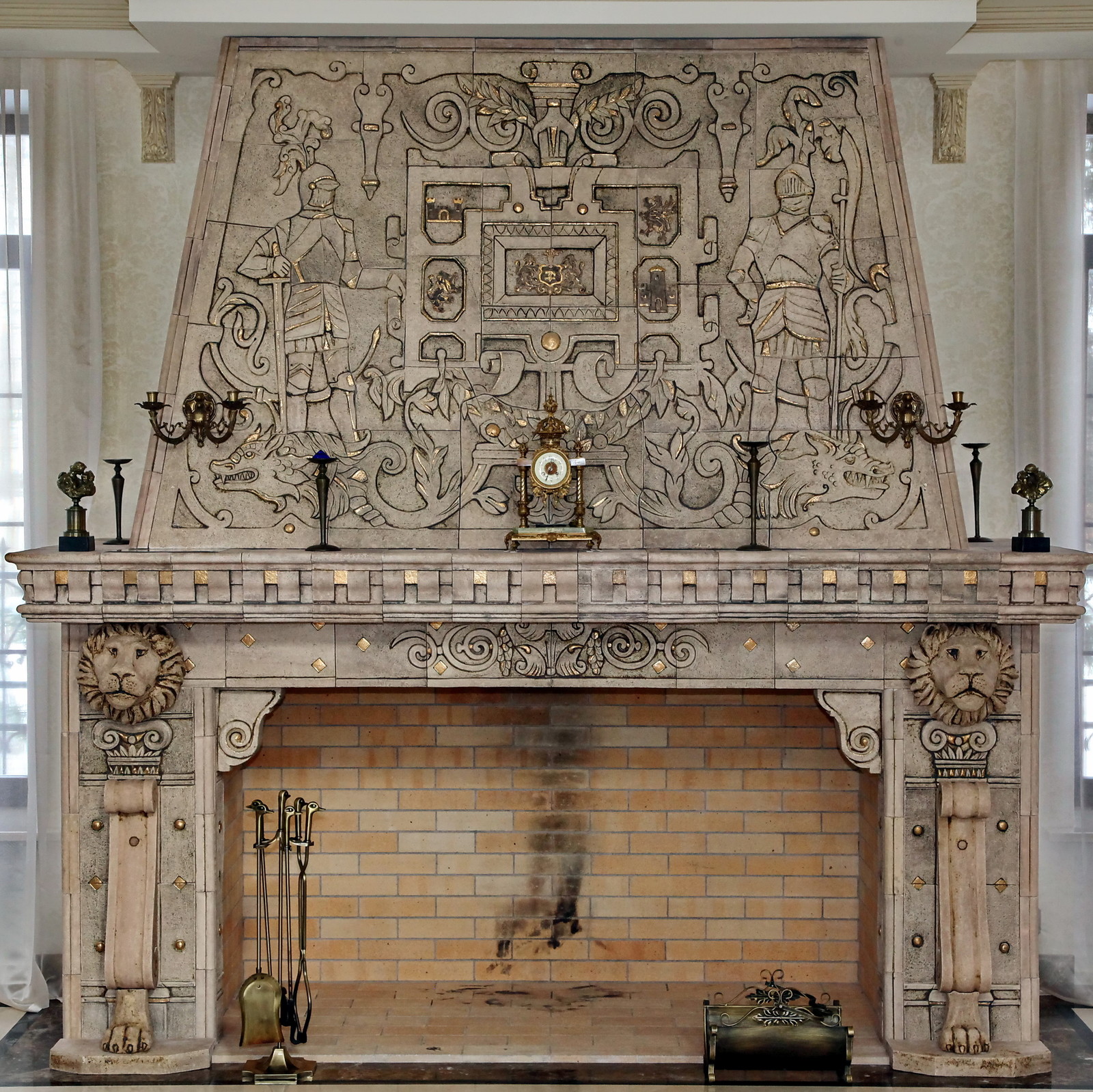 Камин "Рыцари"