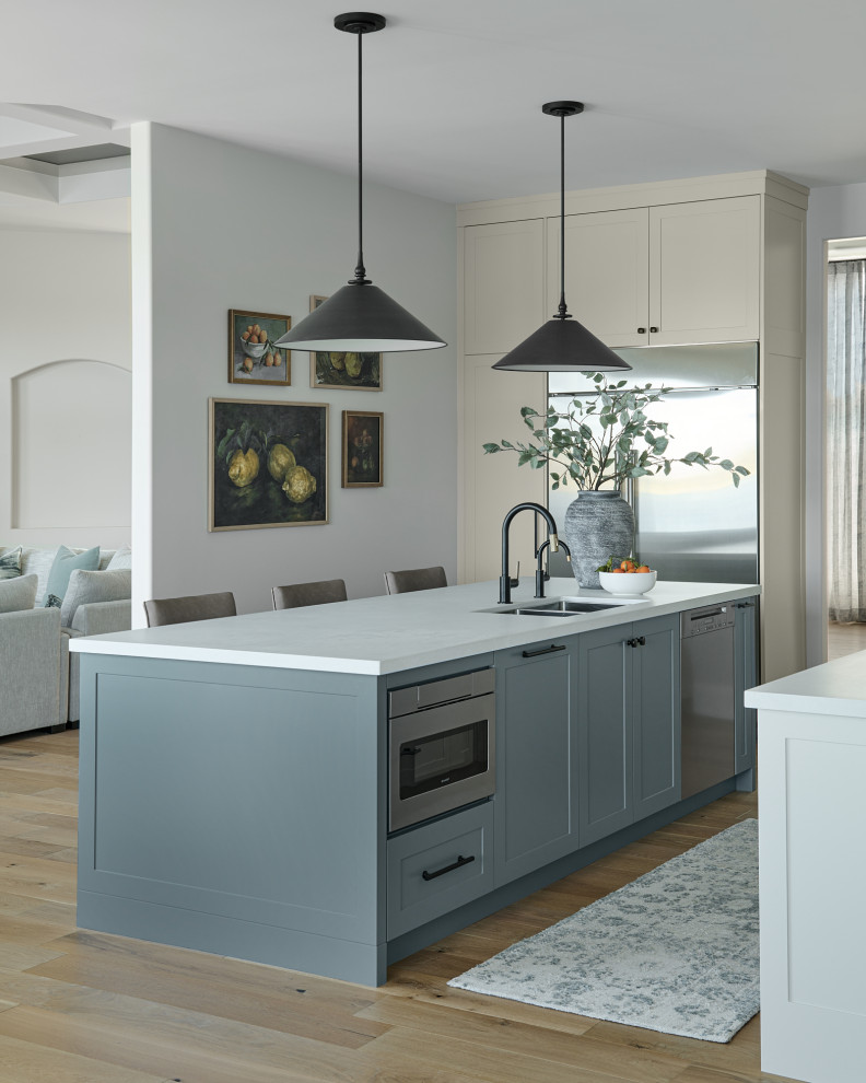 Kitchen - transitional kitchen idea in Toronto