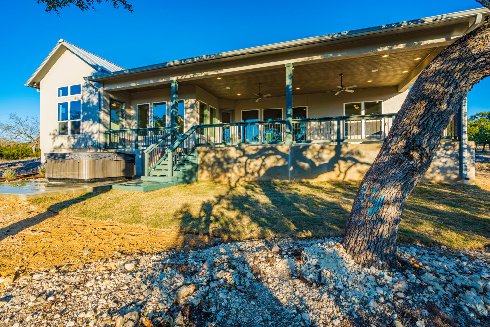 Home design - transitional home design idea in Austin