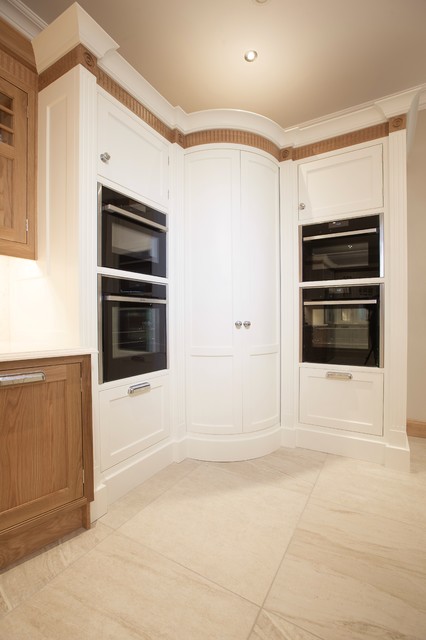 oak and Painted Kitchen traditional-kitchen