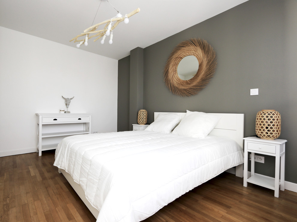 Design ideas for a scandinavian guest bedroom in Lyon with grey walls, medium hardwood floors and brown floor.