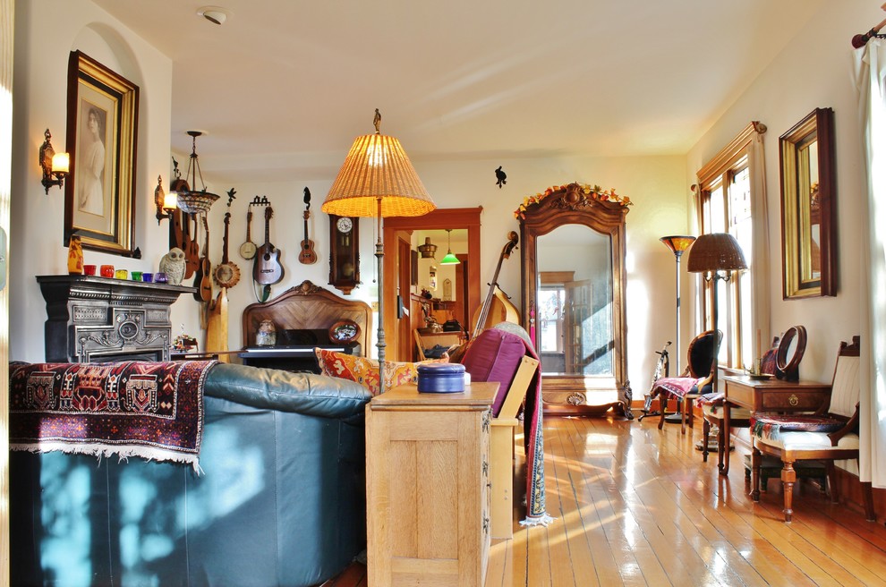 Example of an eclectic living room design in Seattle