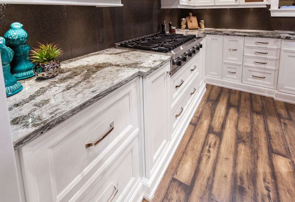 Transitional kitchen photo in Toronto
