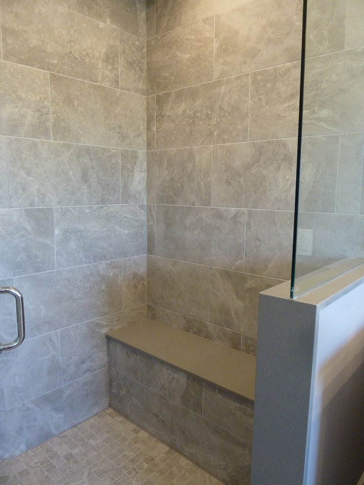 Example of a transitional home design design in Toronto