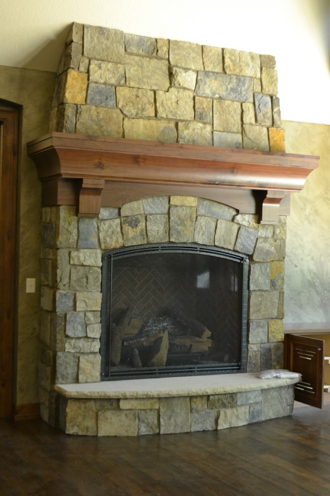 Inspiration for a rustic home design remodel in Minneapolis