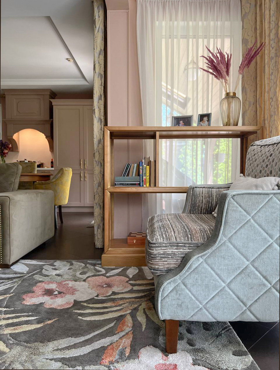 Реновация интерьера дома для семьи с тремя детьми.