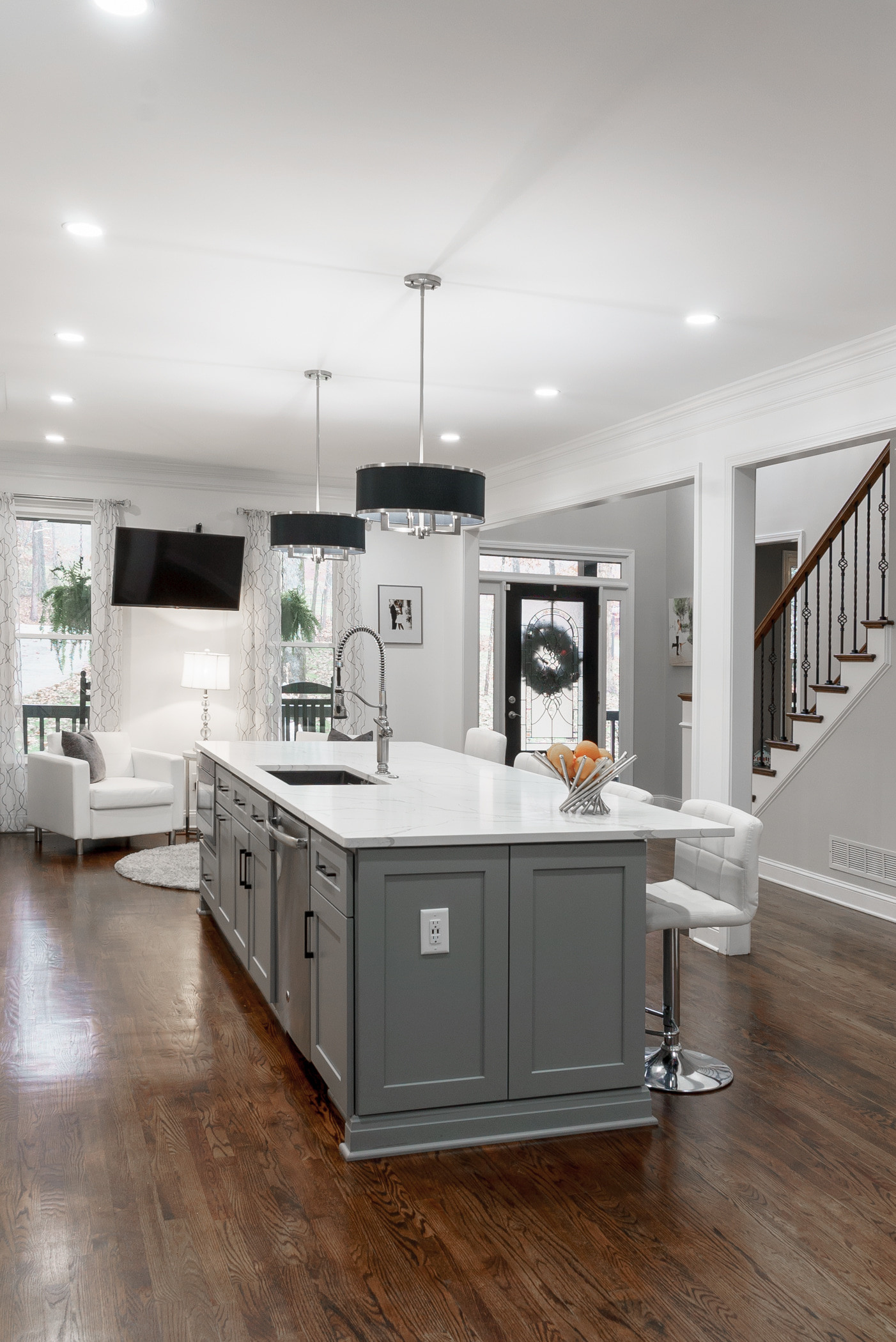 POWDER SPRINGS clean and contemporary kitchen