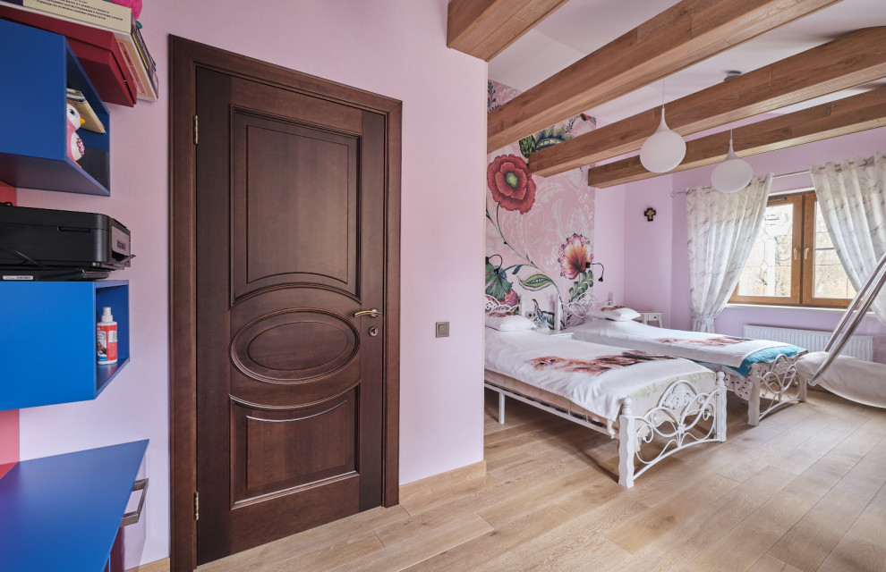 Капри в бревенчатом доме