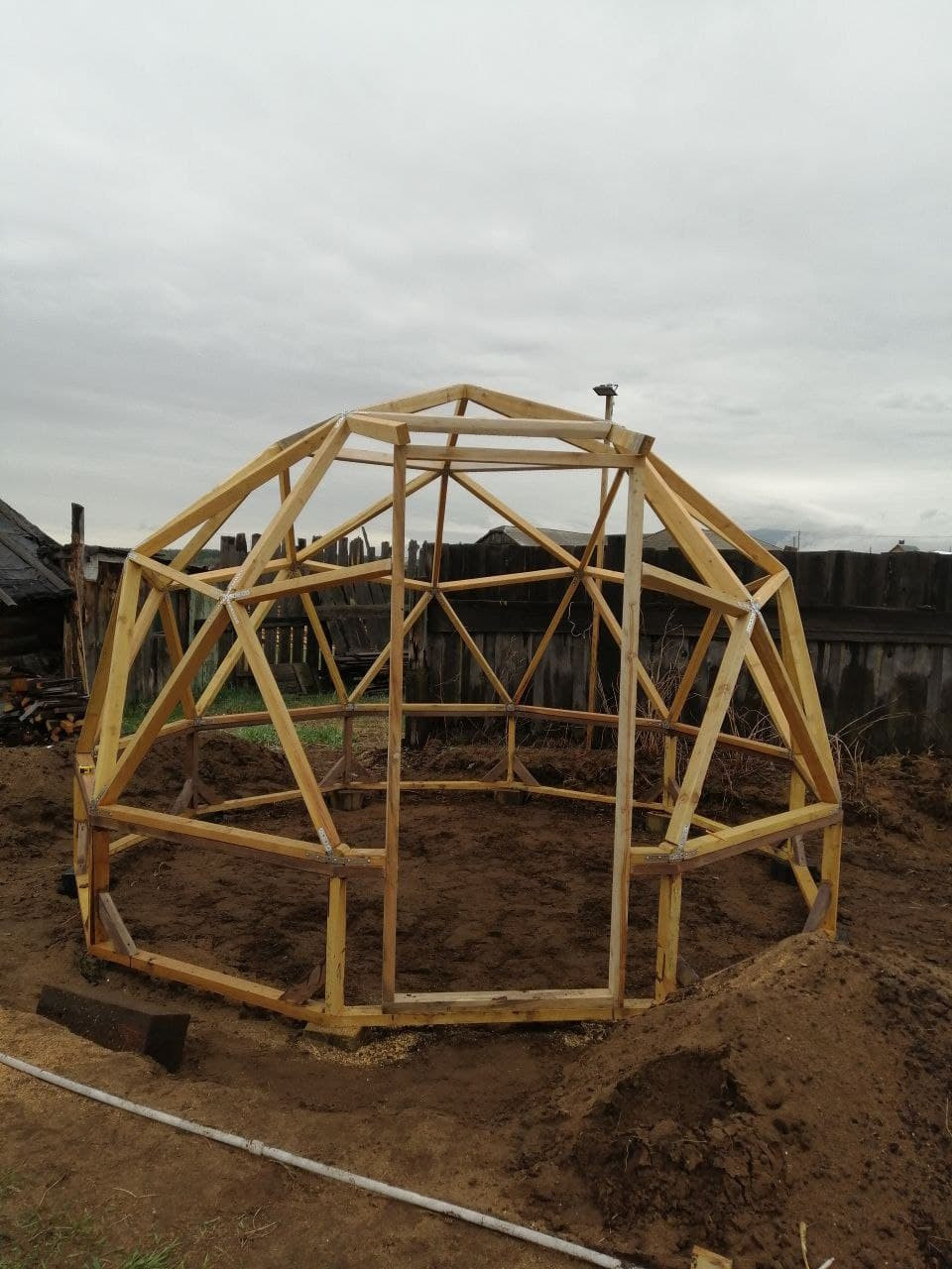 Теплица геодезическая полусфера