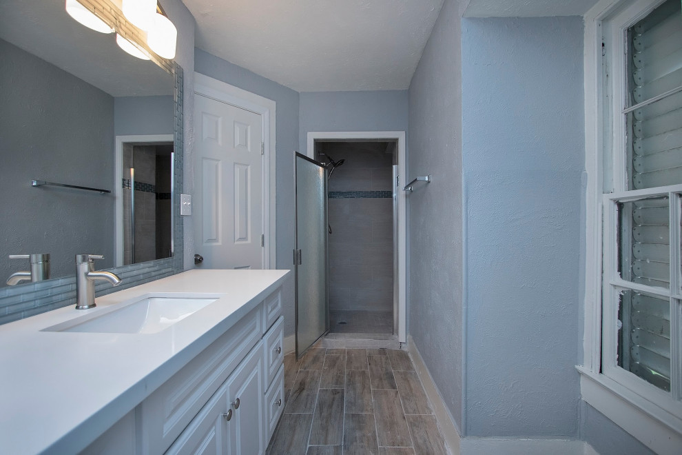 Inspiration for a transitional bathroom remodel in Houston
