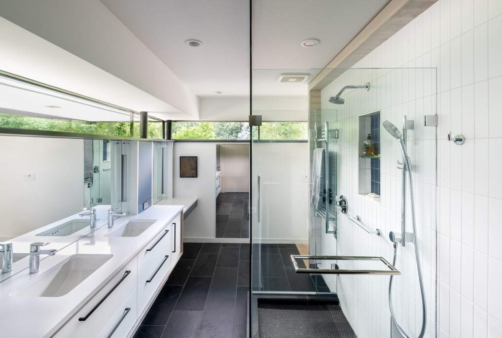 Photo of a small midcentury master bathroom in Minneapolis with an undermount sink, engineered quartz benchtops, a hinged shower door and white benchtops.