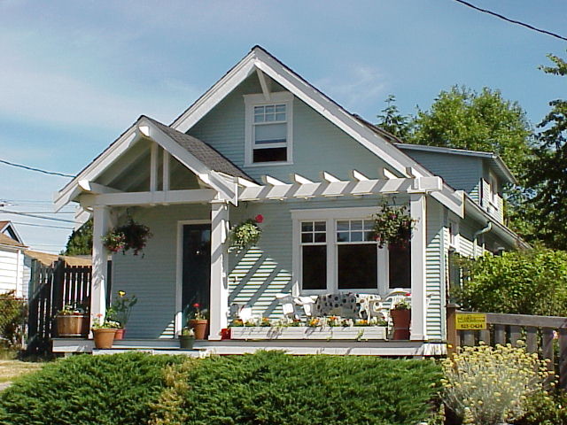 This is an example of an arts and crafts verandah in Seattle.