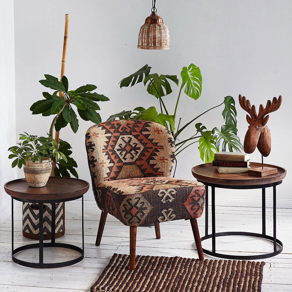 Кресло в ковровой обивке