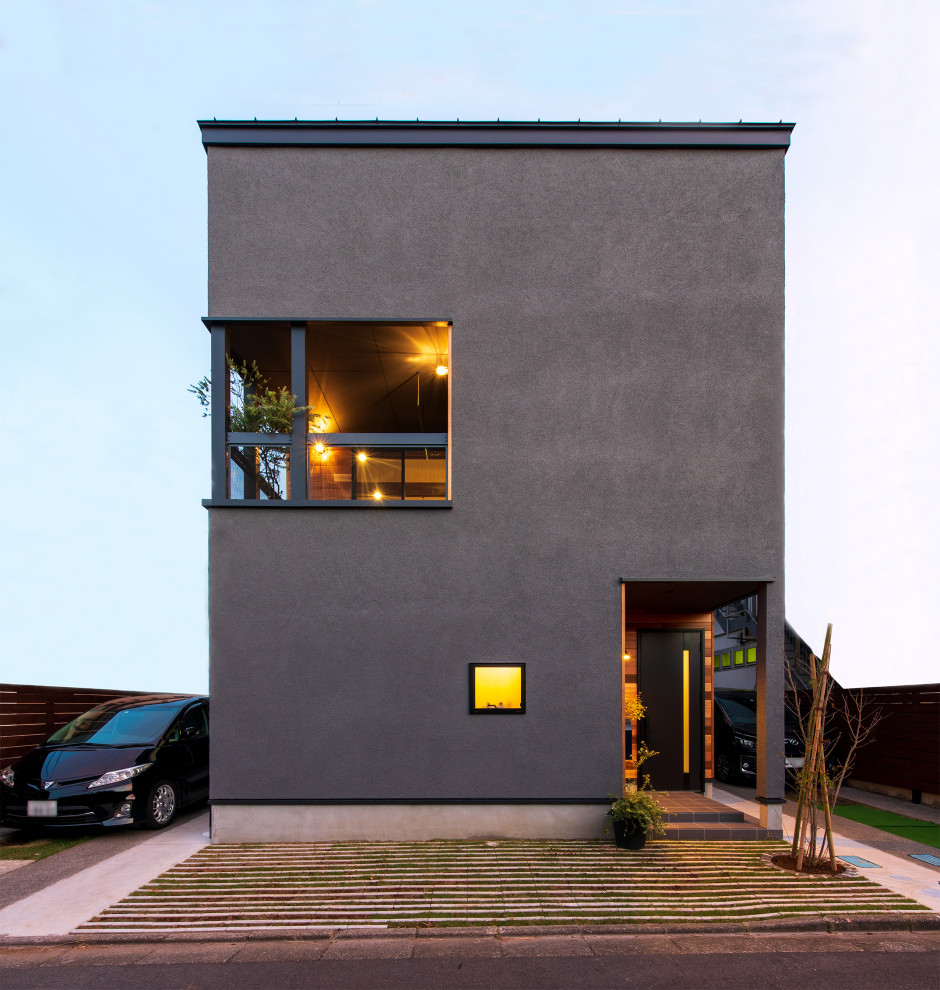 Свежая идея для дизайна: двухэтажный, серый частный загородный дом в стиле модернизм с односкатной крышей - отличное фото интерьера
