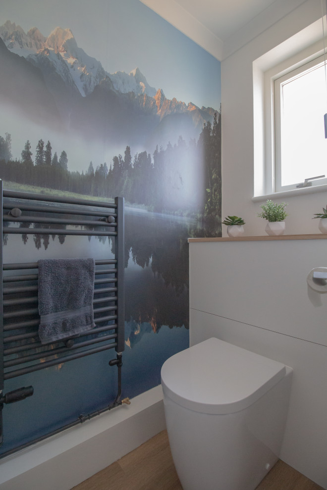 This is an example of a modern powder room in Oxfordshire.