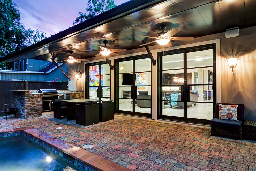 Photo of a contemporary patio in Houston.