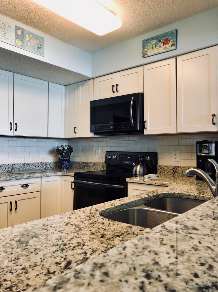 Example of a small transitional kitchen design