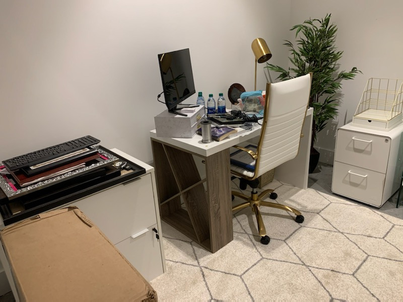 Small modern home office in Tampa.