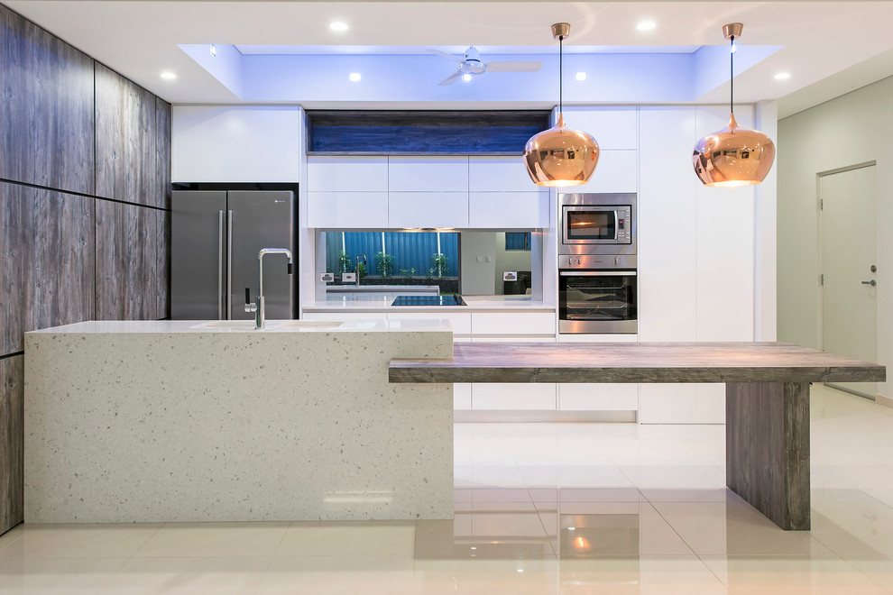 Design ideas for a contemporary kitchen in Darwin.