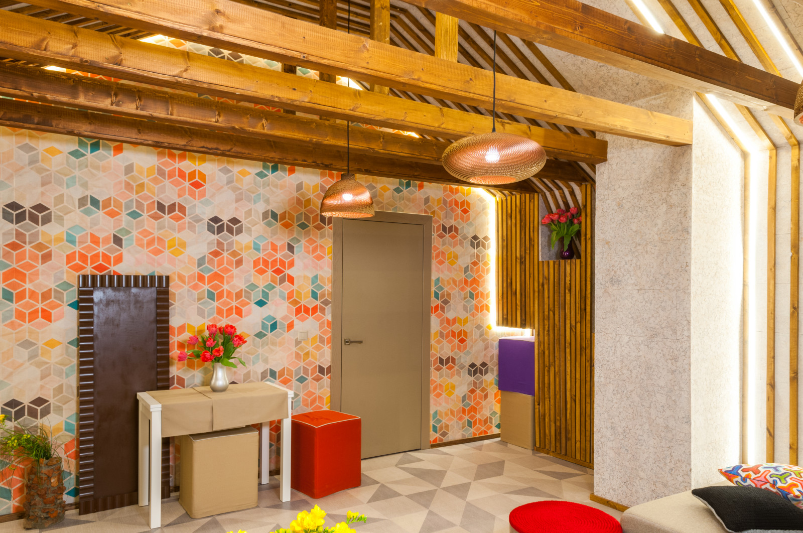 Яркие стены