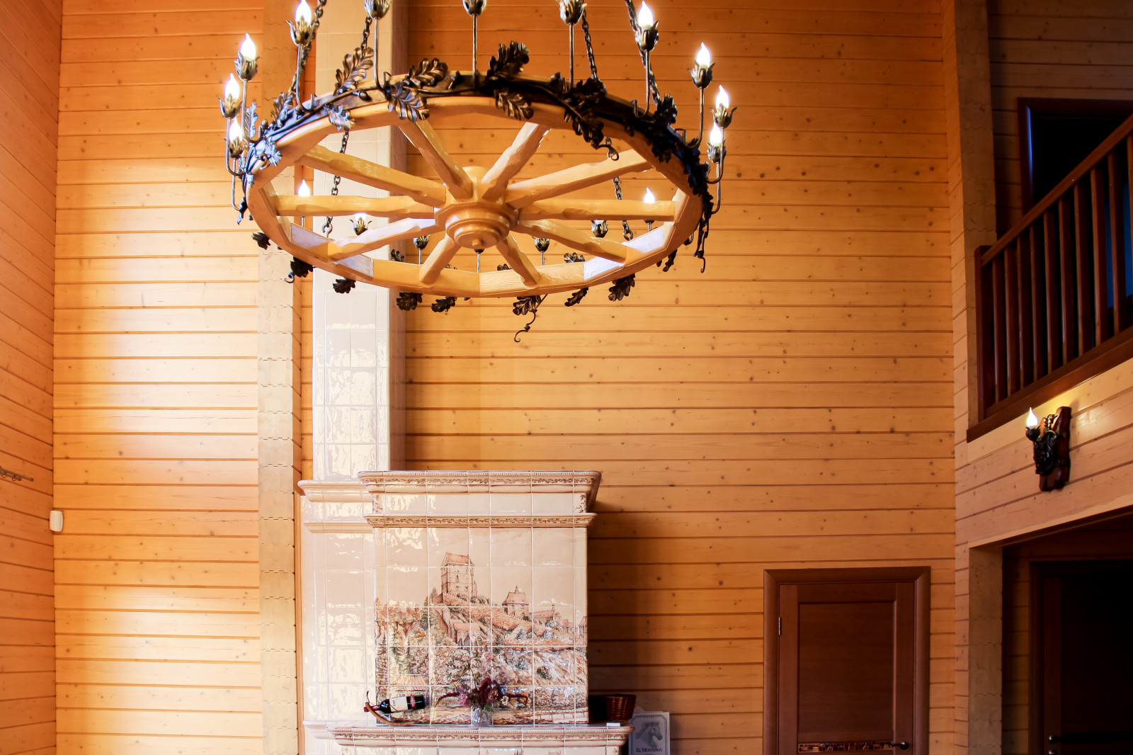 Гостиный зал в деревянном доме из клееного бруса